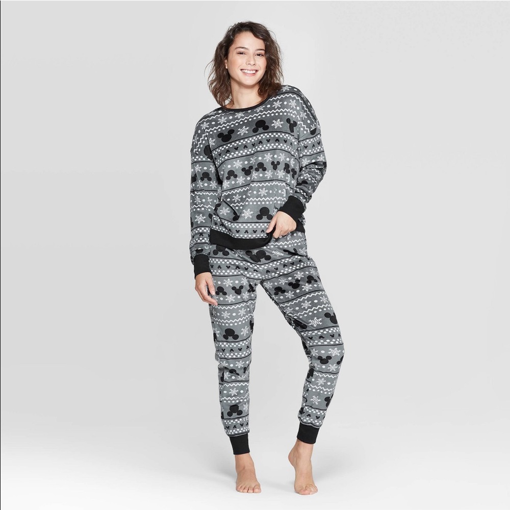 NWT Woman’s Disney pajama set